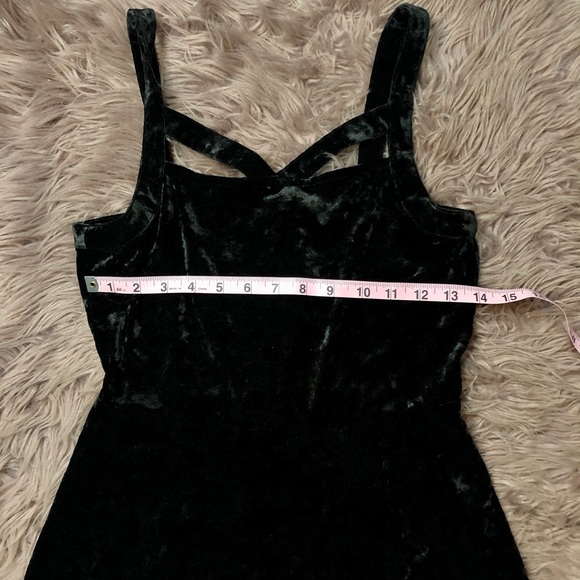 Black Velvet Dress! 🖤 - Picture 3 of 8